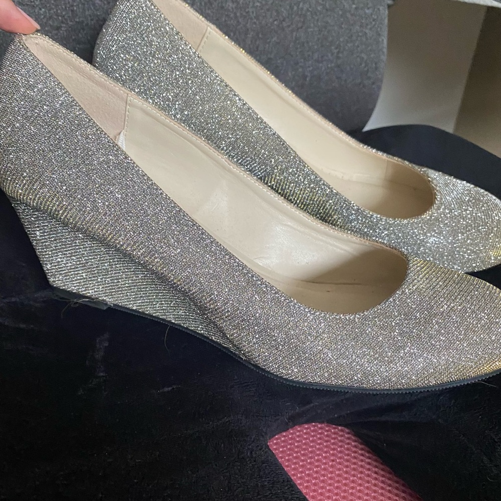 Chinese Laundry Silver Gold IRRIDESCENT Wedge Heels size 9
